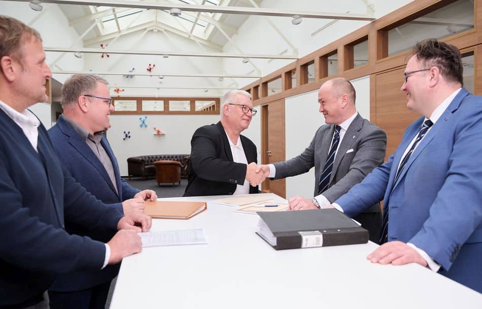 v. l.: Tommy Sjöberg (Technischer Leiter Sauer Compressors Nordics), Anders Jacobi (Bereichsleiter Hydraulik Sauer Compressors Nordics), Mats Söder (CEO Sauer Compressors Nordics), Hendrik Murmann (CEO Sauer Compressors Gruppe) und Dirk Slottke (CSO Sauer Compressors Gruppe)