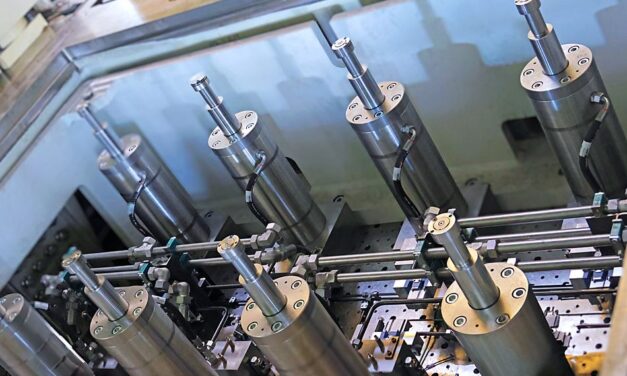 Hydraulische Großpresse fit gemacht