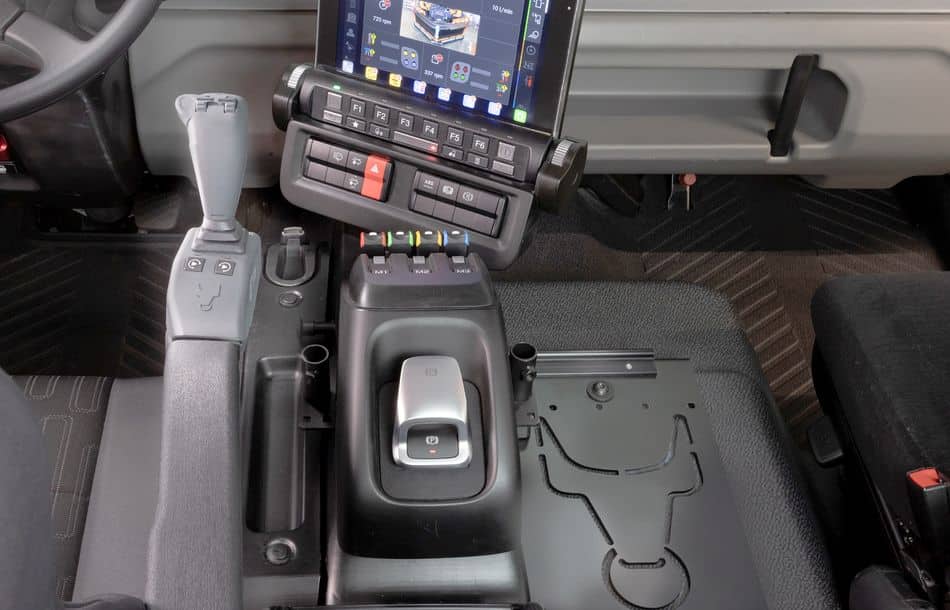 Neues Bediensystem UNI-TOUCH für Unimog Geräteträger – Intuitiv, flexibel, ohne SchnickschnackNew UNI-TOUCH operating system for Unimog implement carrier – intuitive, flexible, no fuss